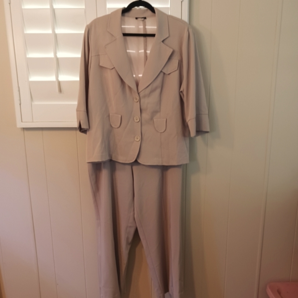 Sz 16 Khaki Women's Leisure Suit